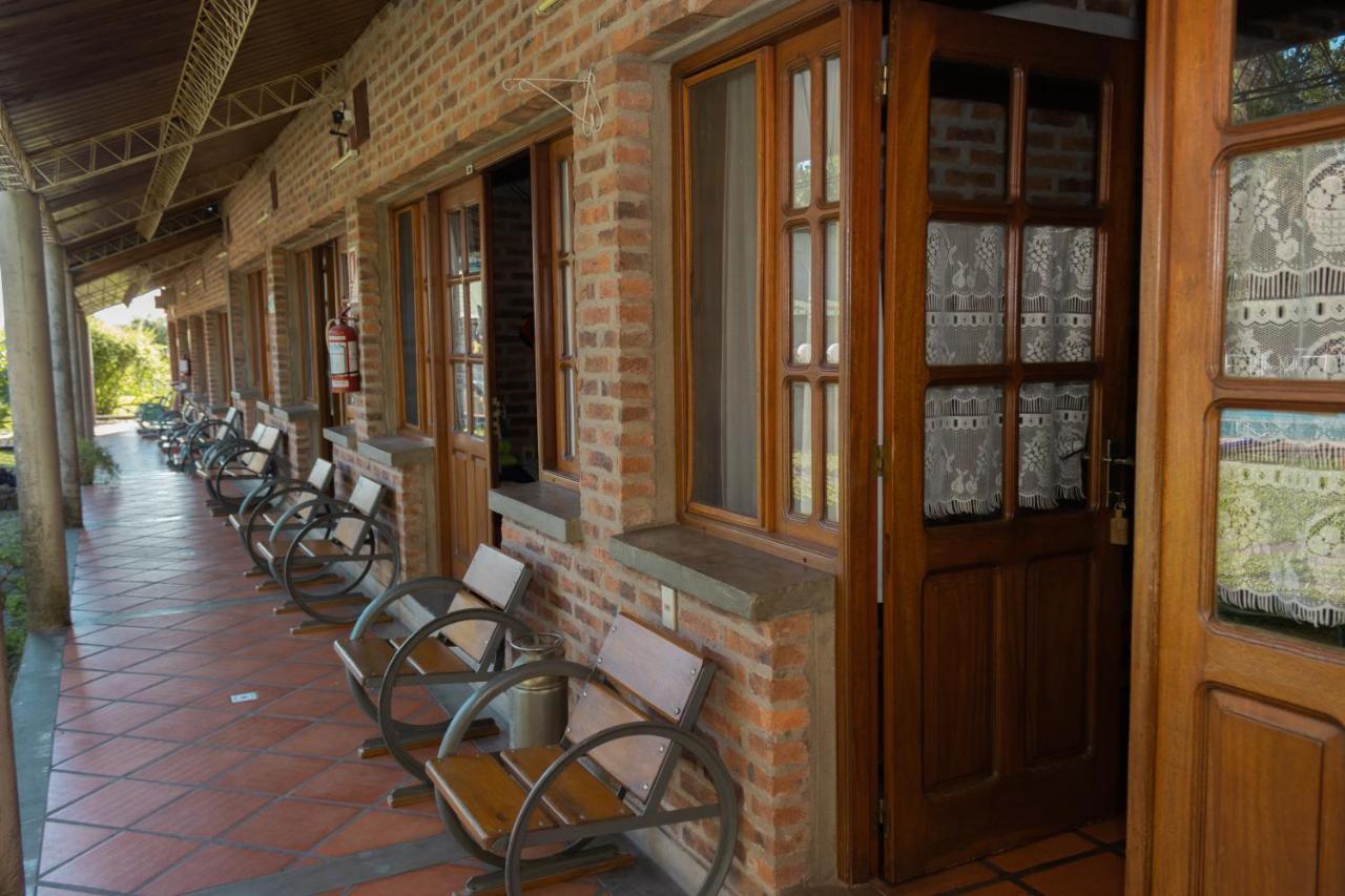 Hostal Canela Termas del Daymán Esterno foto