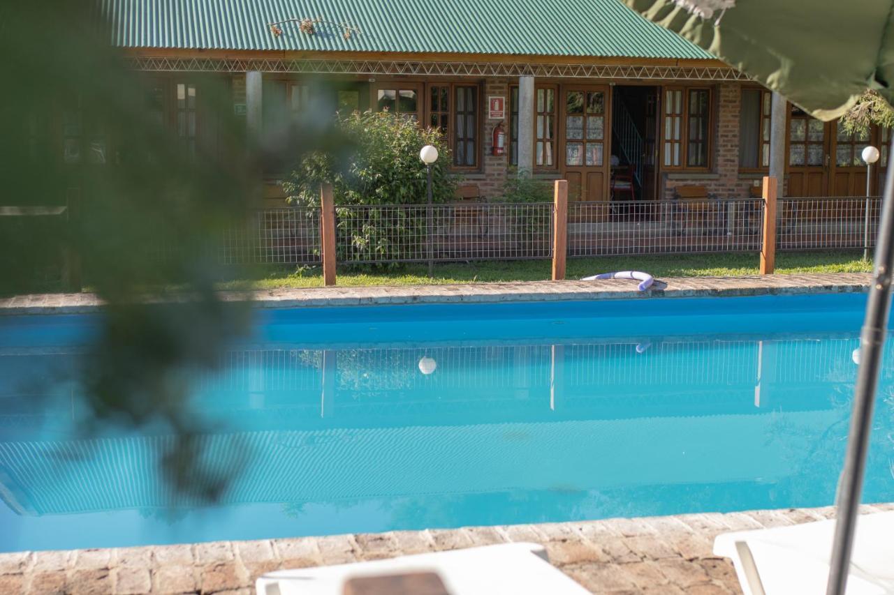 Hostal Canela Termas del Daymán Esterno foto